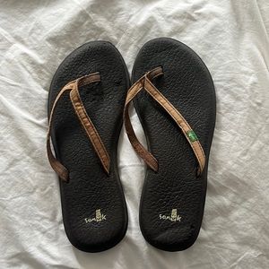 sanok flip flops